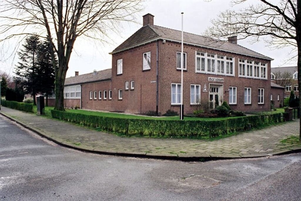 R.K Huishoudschool Marianum werd geopend in 1952 en is in 2002 gesloopt.