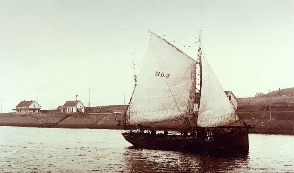 De enige foto van de MD3 Anna. Fons Grasveld wist de plaats waar het vissersschip uit Middelharnis vaart te lokaliseren. Het is niet ver van de haven van IJmuiden (foto collectie Streekarchief Goeree-Overflakkee).