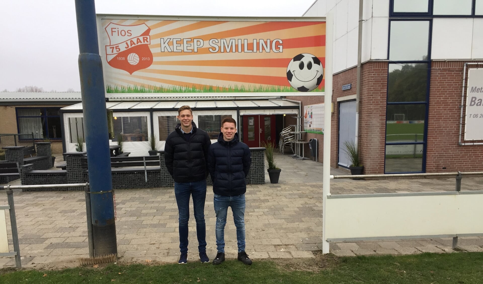 De initiatiefnemers voor multisportkooi: Links Wessel Vervloet en rechts: Jordy Nijland. (Foto: Mirjam Terhoeve)