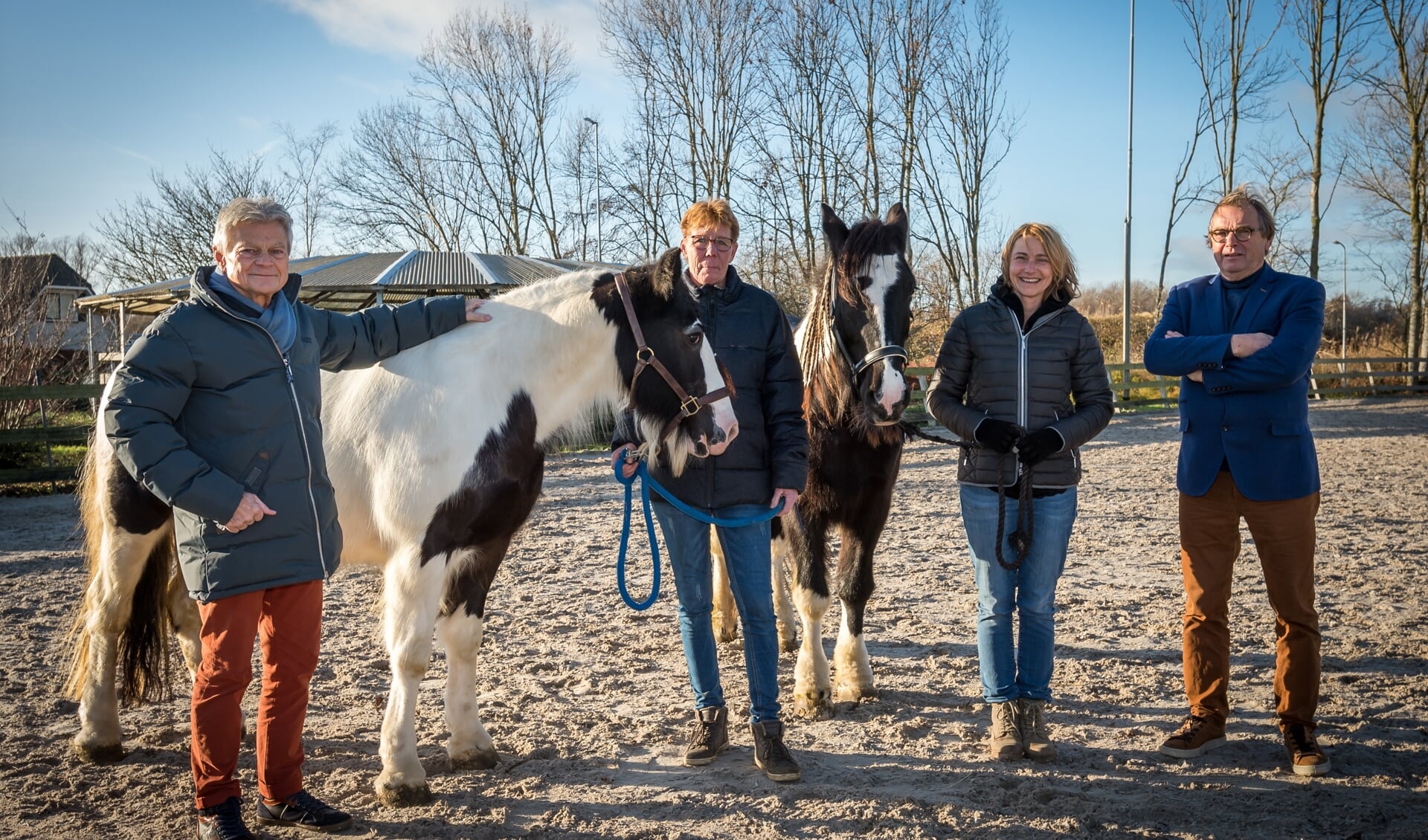 Leo de Kooning, Marja Dur, Anne van Dijk en Hans Kolwijk met de paarden Ben en Mary. Foto: Wim van Vossen