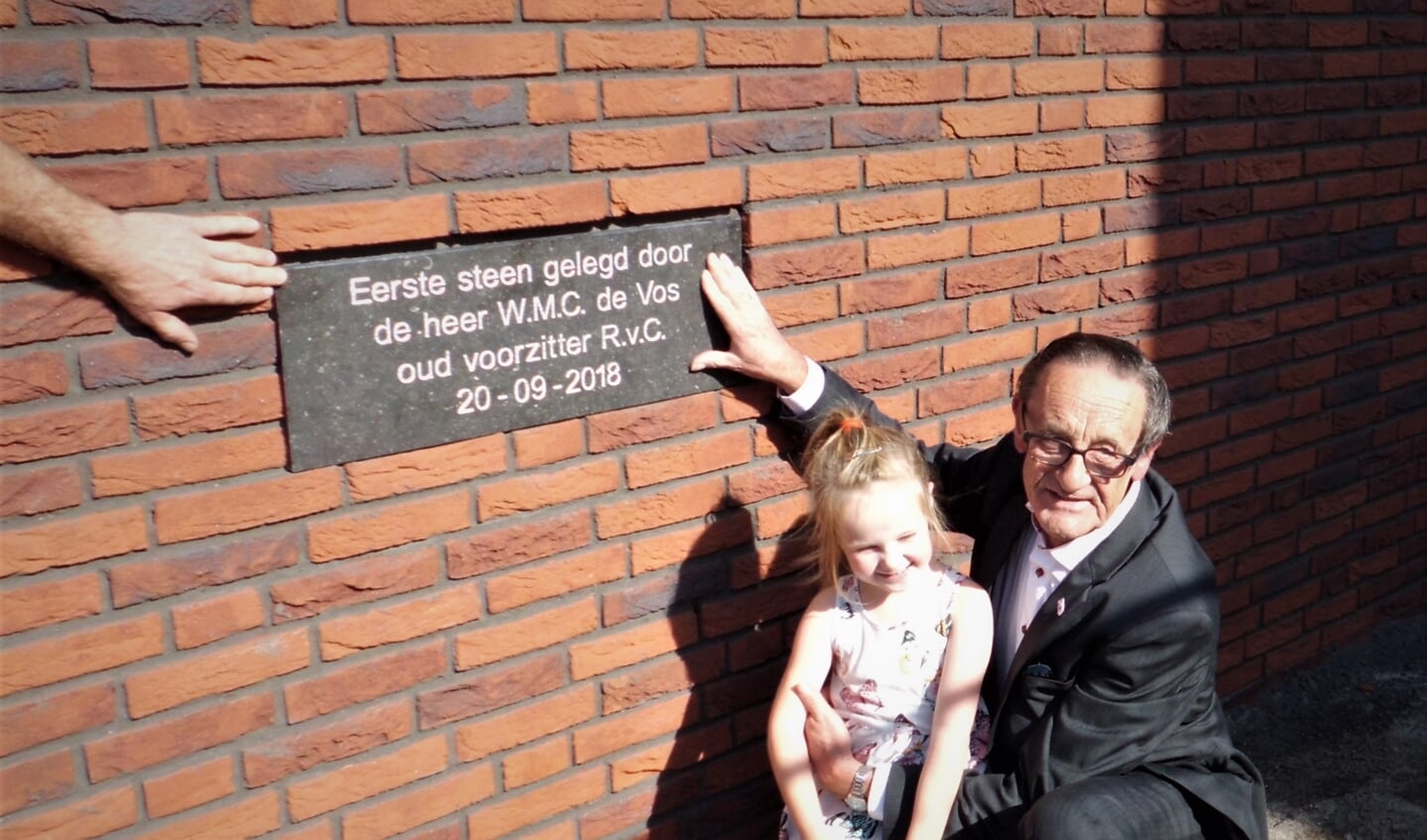 Wim de Vos met kleindochter Noortje.