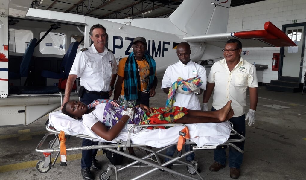 MAF-Suriname aan het werk voor patiënten. De foto dateert overigens van voor de coronatijd.