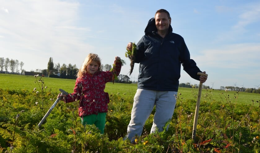 Eelco Maljaars wil aan dochter Puck laten zien waar het eten vandaan komt.