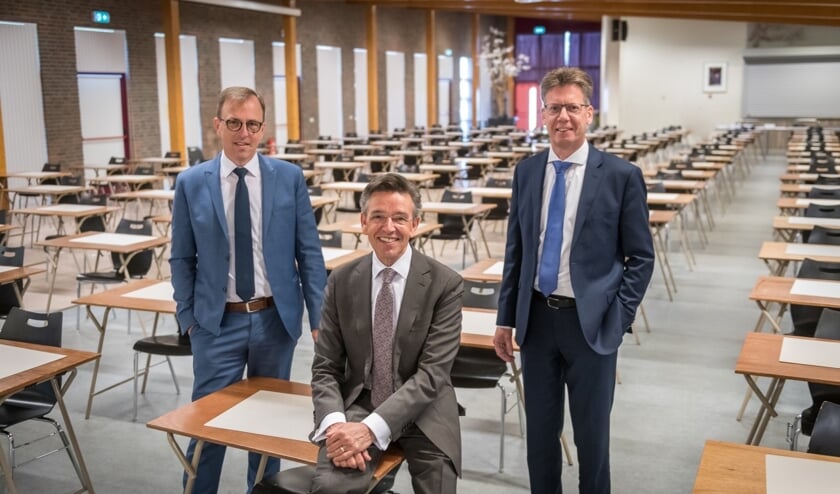 Het College van Bestuur, van links naar rechts: Johan Hoff, Adam van Heest en Albert van Heinsberg. (Foto: Wim van Vossen Forografie)