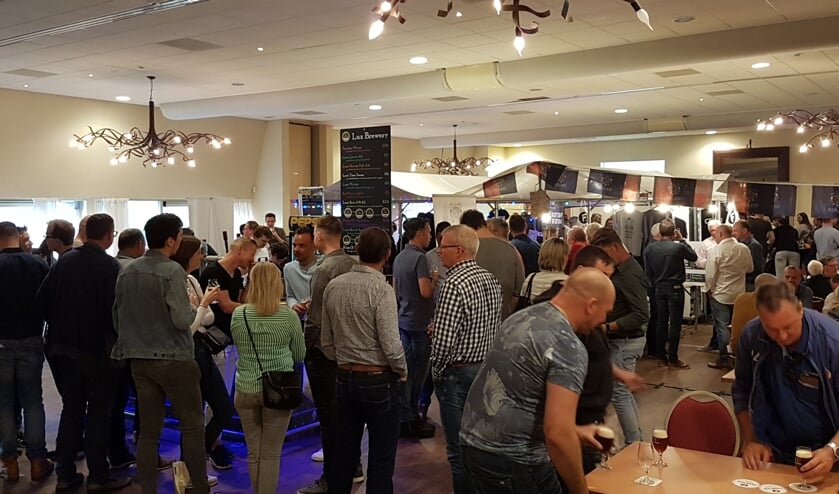 De eerste editie van het Bierfestival in de Dorpstienden werd bezocht door 400 mensen.
