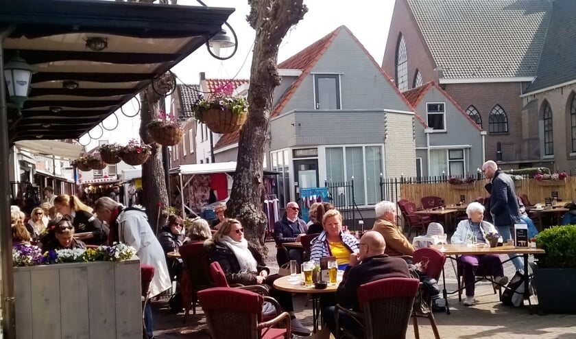 Terrassen maken nu onderdeel uit van het rondje over de Ouddorpse markt.