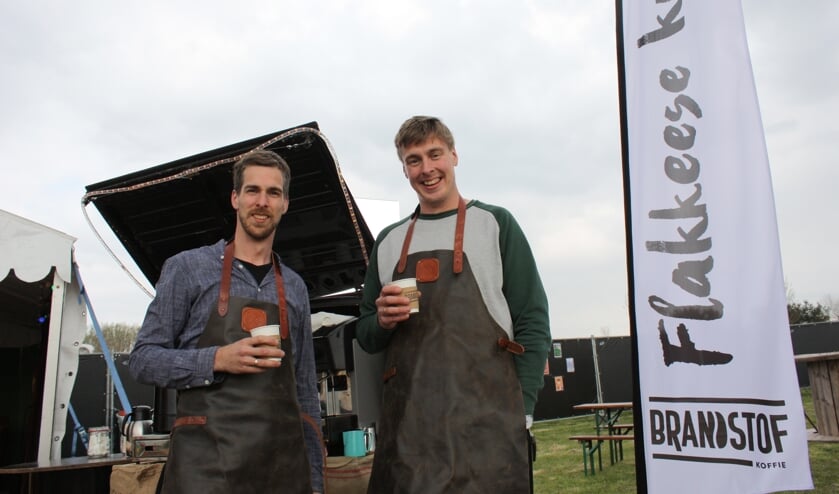 Jan (links) en Joost Meijerink verkochten koffie op de Flakkeese Dagen.