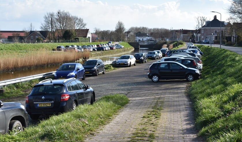 Om de blauwe zone te vermijden wordt er onder andere langs het havenkanaal geparkeerd.