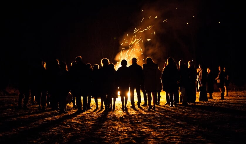 De gemeente had vergunning verleend voor vier vreugdevuren. Op andere locaties zijn de vuren gedoofd door de brandweer.