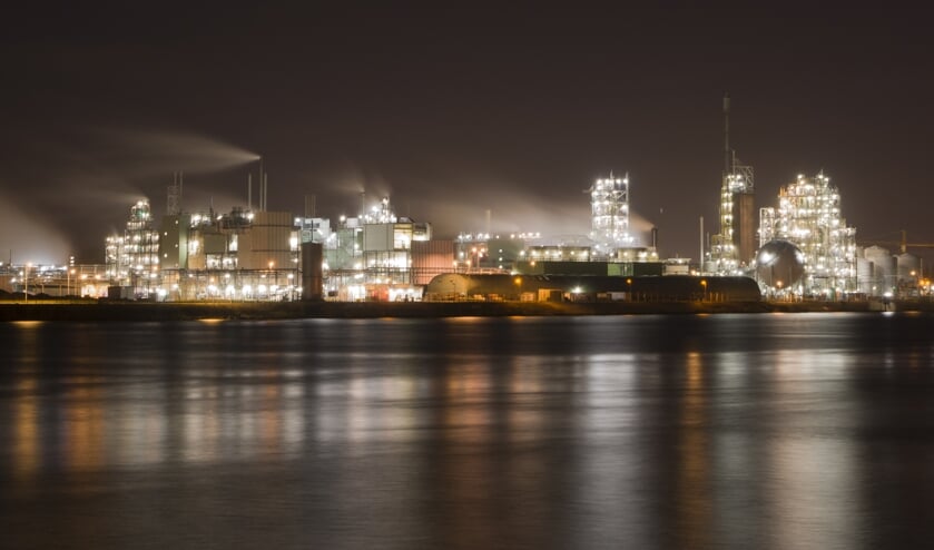 <p>Chemours bv in Dordrecht (Foto: Shutterstock).</p>