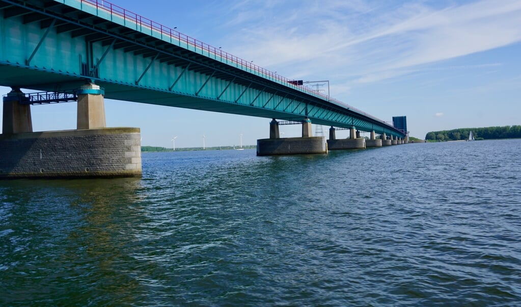De Haringvlietbrug heeft een onderhoudsbeurt nodig (Foto: Adrie Oosterwijk/Shutterstock). 