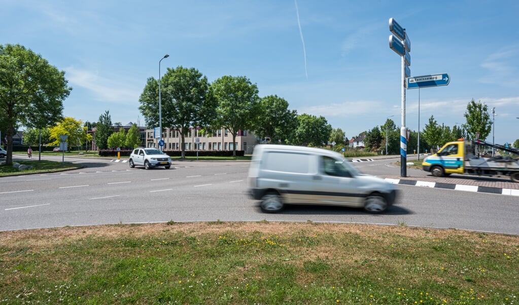 Op het kruispunt Eisenhowerlaan-Stationsweg is een rotonde gepland 
(Foto: Wim van Vossen).
