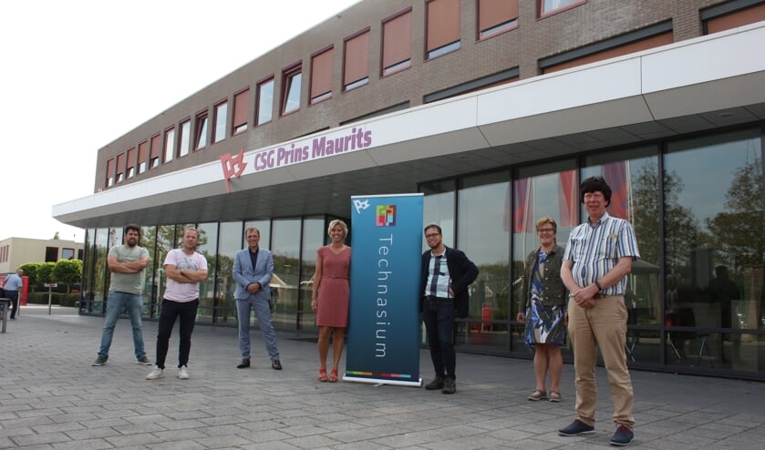 Het Technasium-team van CSG Prins Maurits (Foto: Kees van Rixoort).