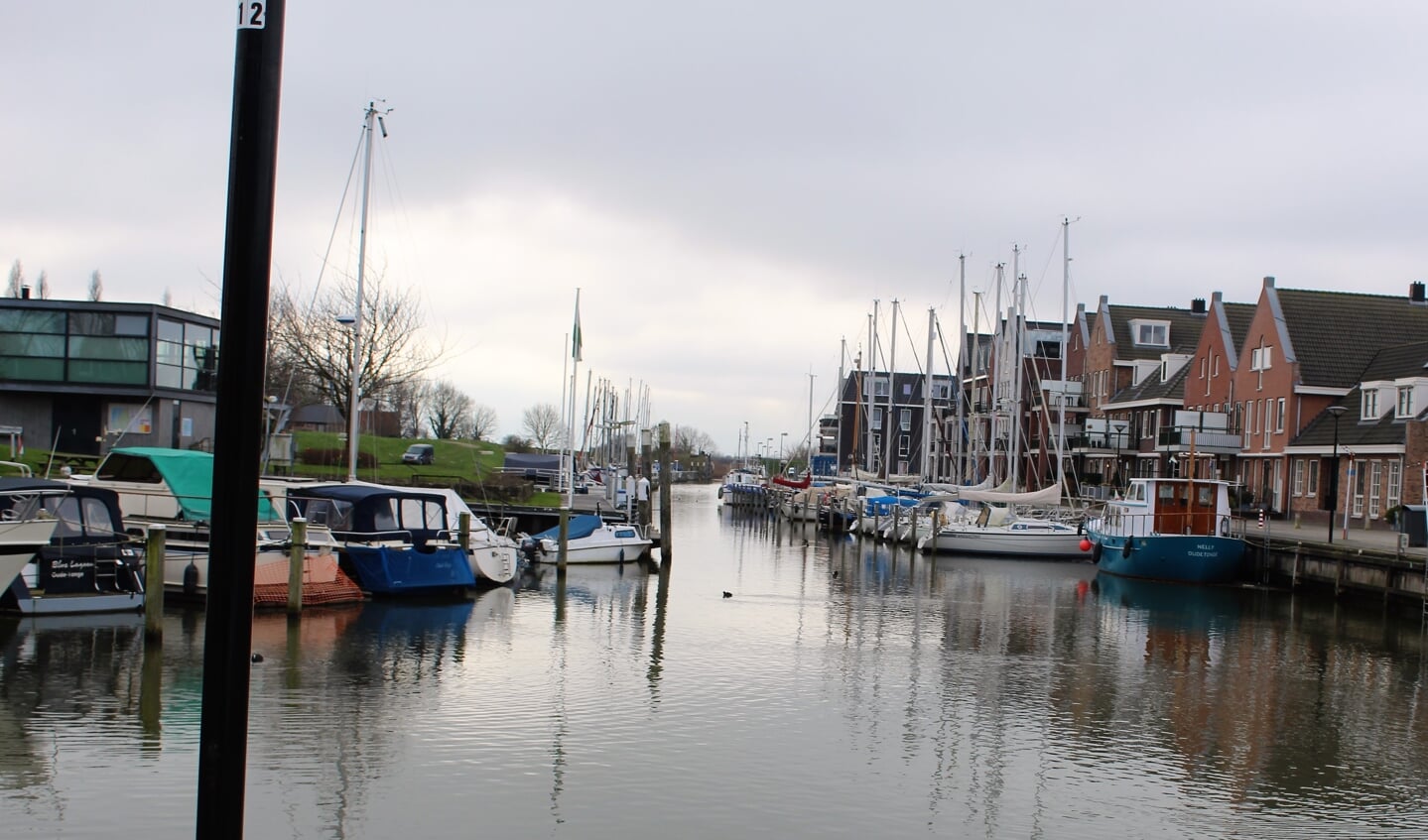 De haven van Oude-Tonge liep flink wat bezoekers mis door het ondiepe water (Foto: Mirjam Terhoeve).