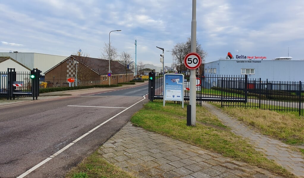 Toegangsweg van bedrijventerrein Deltahaven Binnen (Foto: Jaap Ruizeveld).