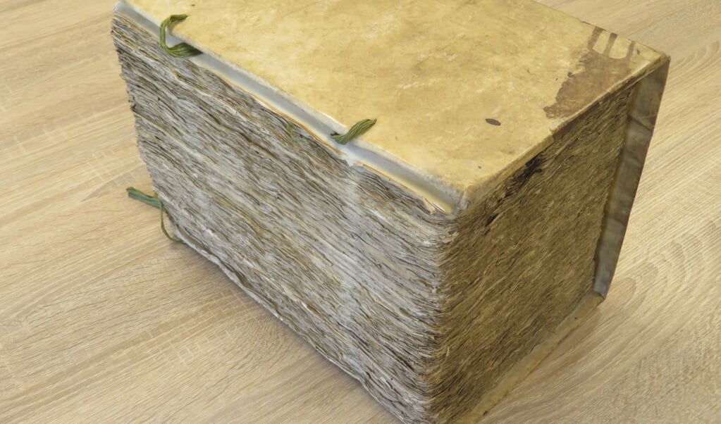De eerste jaarrekening van de Boedel Bigge uit 1723: een boekwerk van ruim 20 centimeter dik.