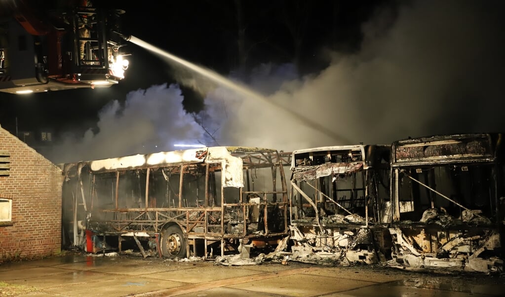 Bij het nablussen was de ravage pas echt goed te zien (Archieffoto: Wilko van Dam).