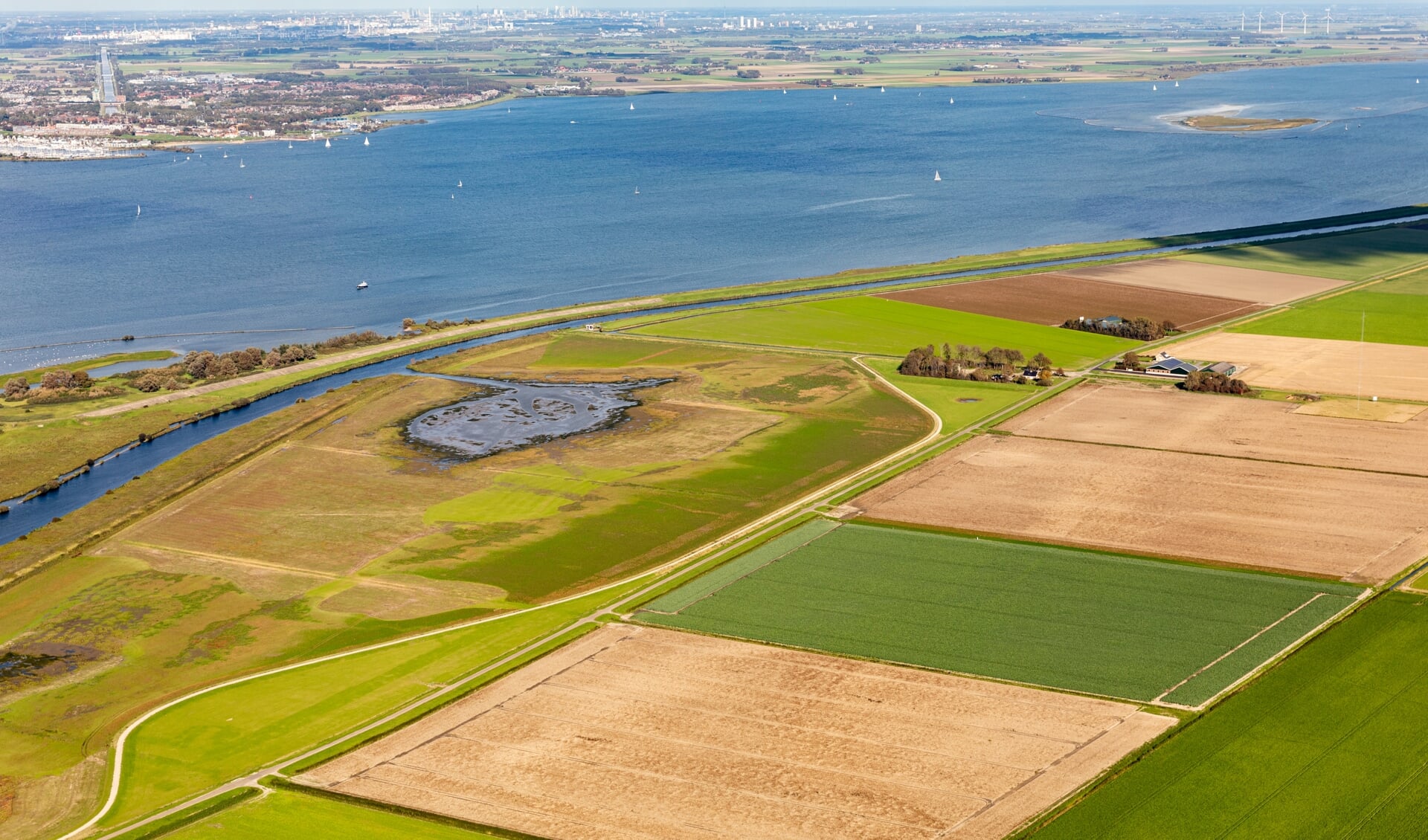 De VVD-waterschapsfractie vindt dat natuur en economie goed samen kunnen gaan. (Foto: Topview Luchtfotografie)