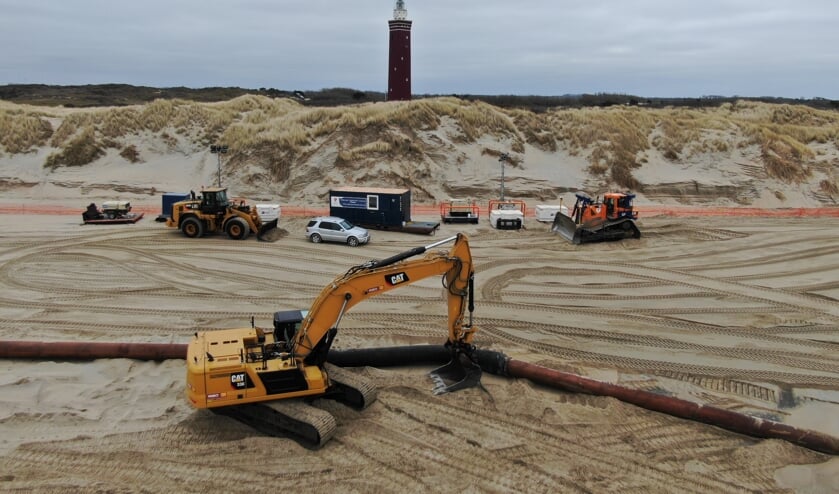 <p>Een overzicht van het materiaal dat ingezet wordt onder 'de rook' van de Vuurtoren. (Foto: Rijkswaterstaat)</p>