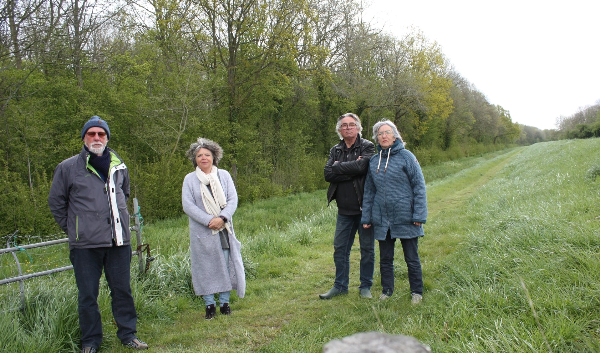 V.l.n.r. Durk Visser, Karen van Huijgevoort, Jan Quak en zijn vrouw Joke Kuipers (Foto: Kees van Rixoort).