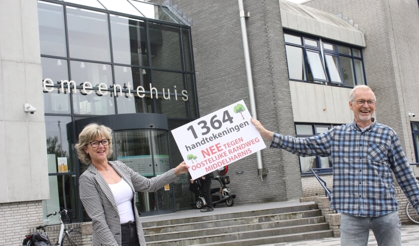 Groep Jan Zwerus wil dat de petitie tegen de komst van de Randweg -die ruim 1300 handtekeningen opleverde- hoe dan ook wordt meegenomen in de participatie (Foto: archief Eilanden-Nieuws).  