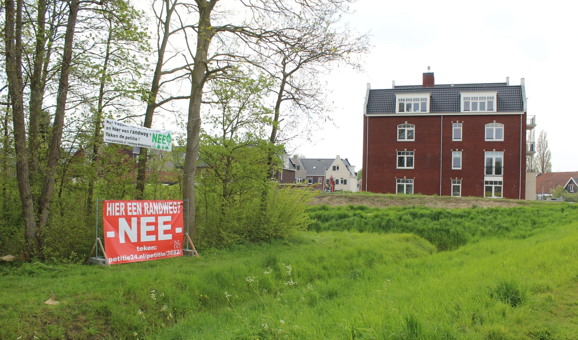 De plek waar de Randweg bij het kanaal zou moeten uitkomen (Foto: Eilanden-Nieuws).