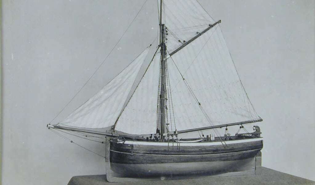 De sloep Volharding van rederij Slis uit 1871. De Middelharnis zag er ook zo uit (Beeld: Het Scheepvaartmuseum, Amsterdam).