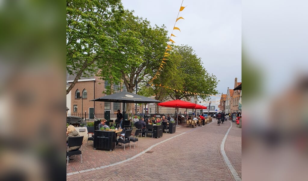 Een terras in Ouddorp. (Archieffoto Eilanden-Nieuws)