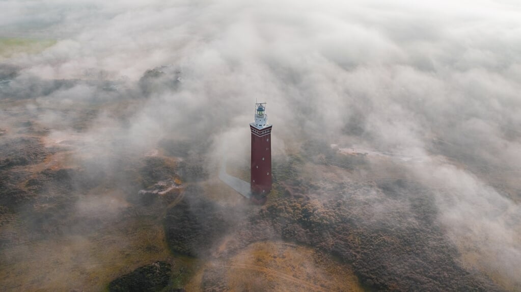 De Ouddorpse vuurtoren Westhoofd in de mist. (Foto: Bjorn Mierop)