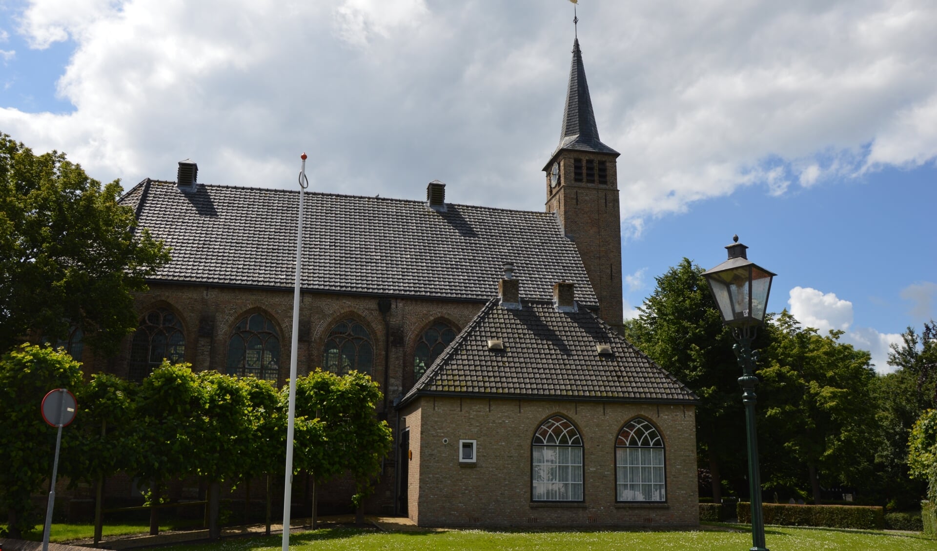 De hervormde kerk van Stad aan 't Haringvliet (Foto: Erwin Guijt).