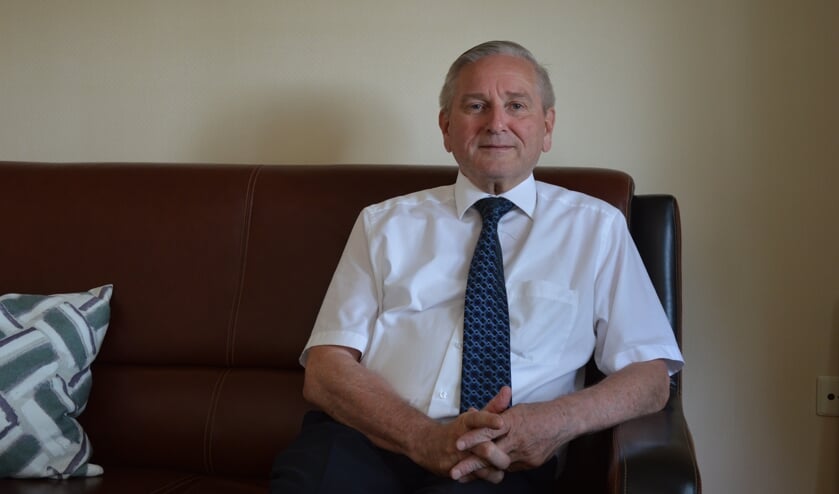 <p>Ds. De Borst: "Er is meer aandacht voor het persoonlijke in een kleine gemeente dan in een grote." (Foto: Erwin Guijt) </p>
