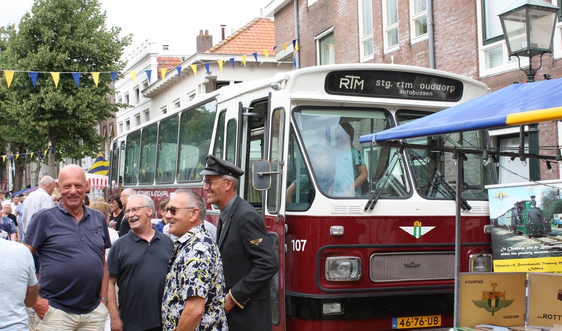De RTM was in Sommelsdijk met een historische autobus.
