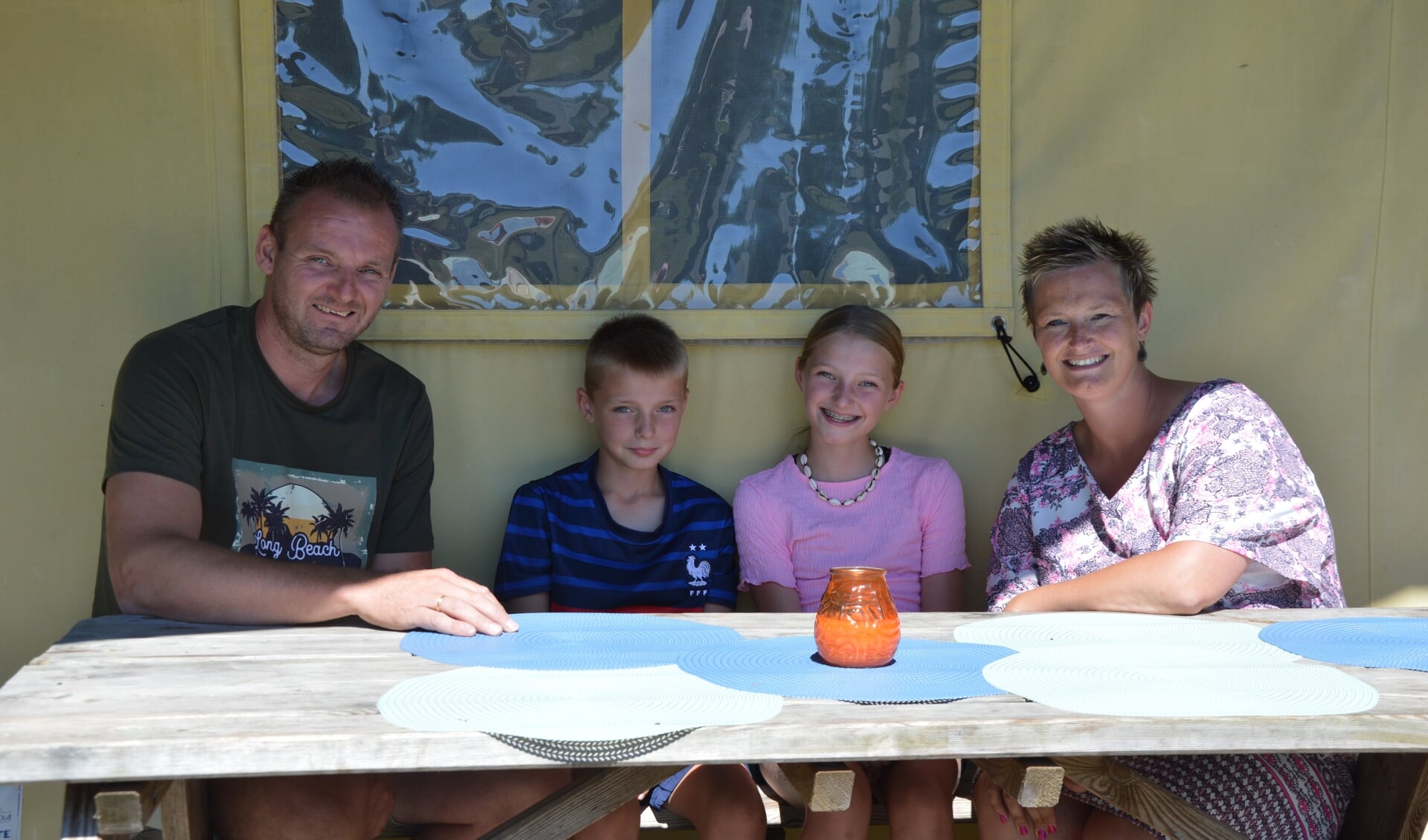 De familie Van den Esker geniet van de vakantie op Goeree-Overflakkee (Foto: Erwin Guijt).
