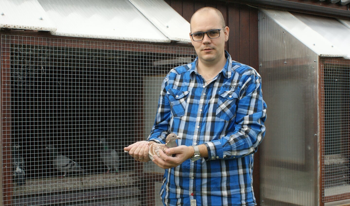 Winnaar Richard van den Bos met zijn NL 22 - 8430639 (Foto: Hans Vroegindeweij).