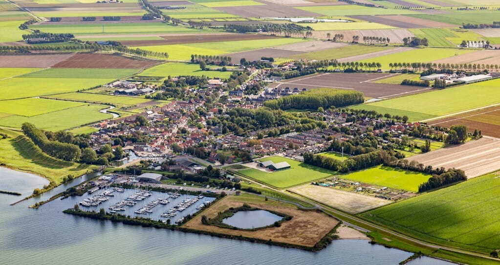 Stad aan 't Haringvliet vanuit de lucht. (Foto: Topview Nederland)