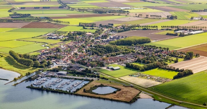 Stad aan 't Haringvliet vanuit de lucht. (Foto: Topview Nederland)
