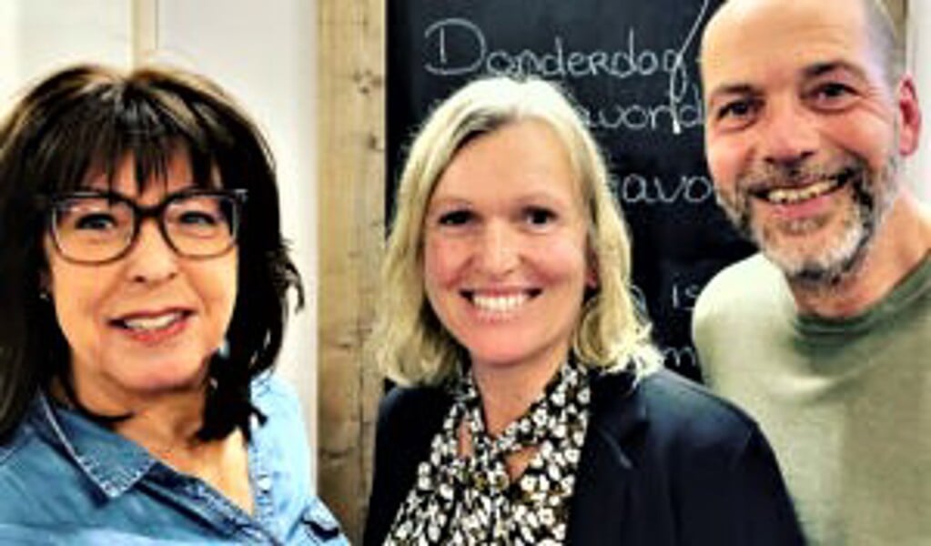 Het huidige LTC-bestuur met Karja Spee (secretaris), Willeke Moerkerk (penningmeester) en voorzitter Coen Bakker (foto LTC).