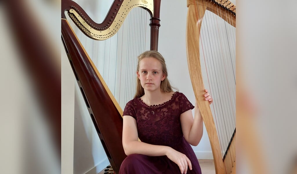 Harpiste Joline Sperling: " Als luisteraar ben je door de schoonheid van muziek als het ware op een positieve manier even ‘weg’ uit de waan van de dag."