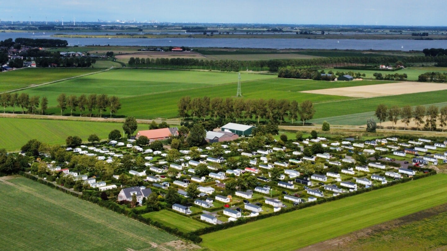 Een luchtfoto van Camping 't Vogelnest.