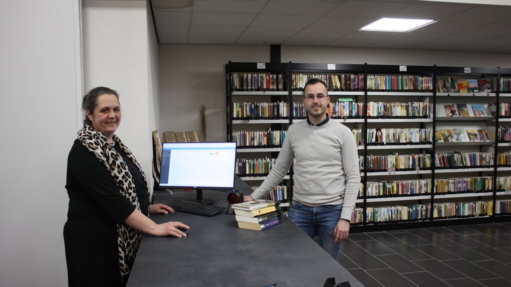 Willemijn Verburg en Michiel Kalle in bibliotheek Tolle Lege. (Foto: Kees van Rixoort)