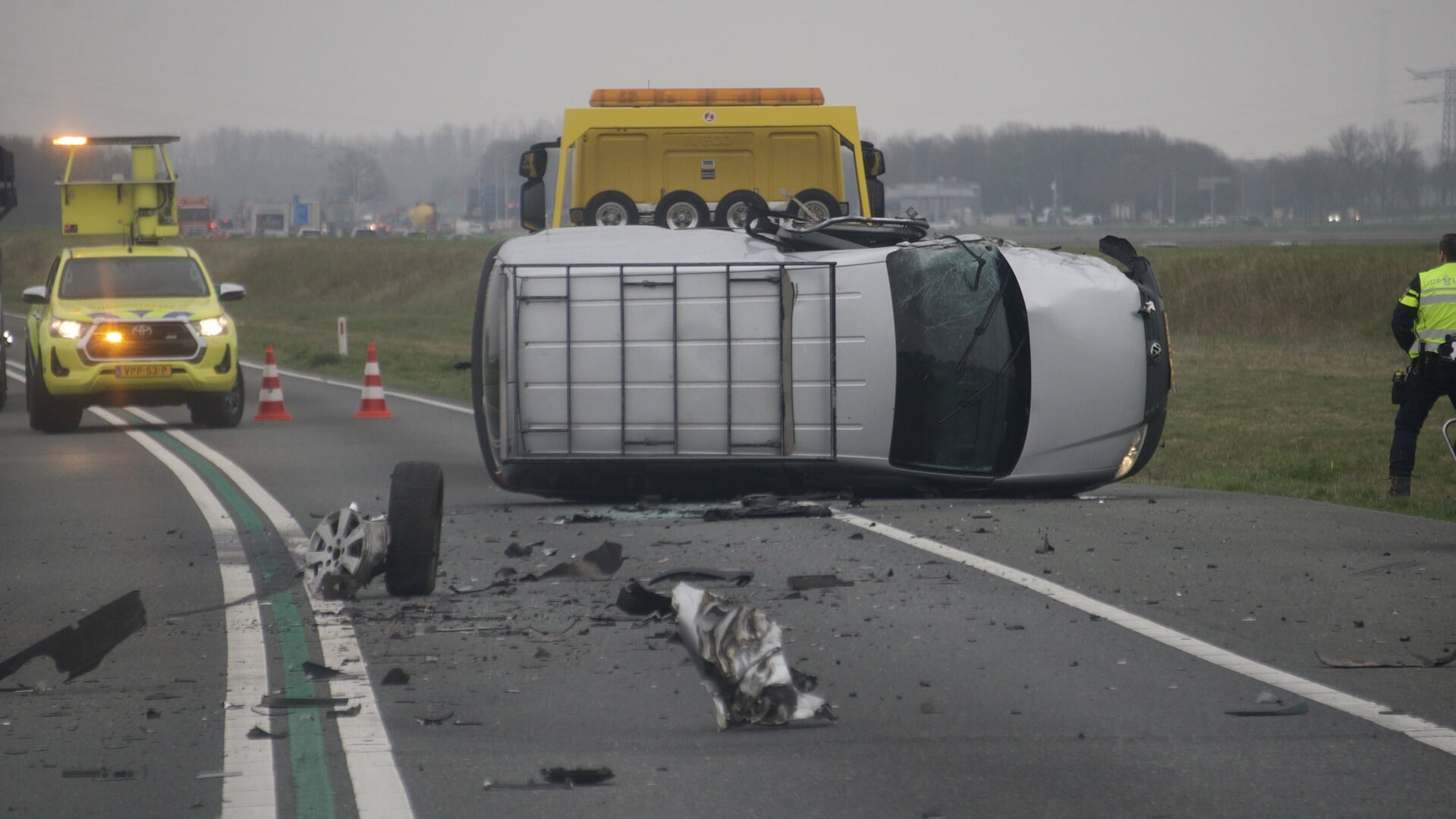 Gewonde Bij Botsing Op N59 Tussen Bestelwagen En Vrachtauto | Eilanden ...