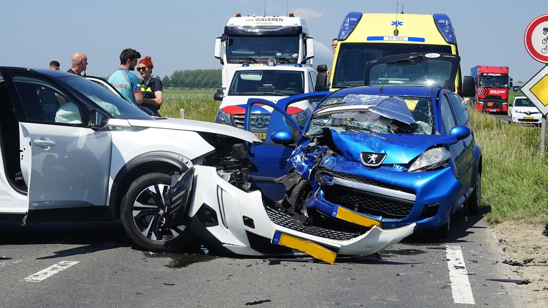 Gewonde En Forse Schade Bij Aanrijding Op N215 | Eilanden-Nieuws