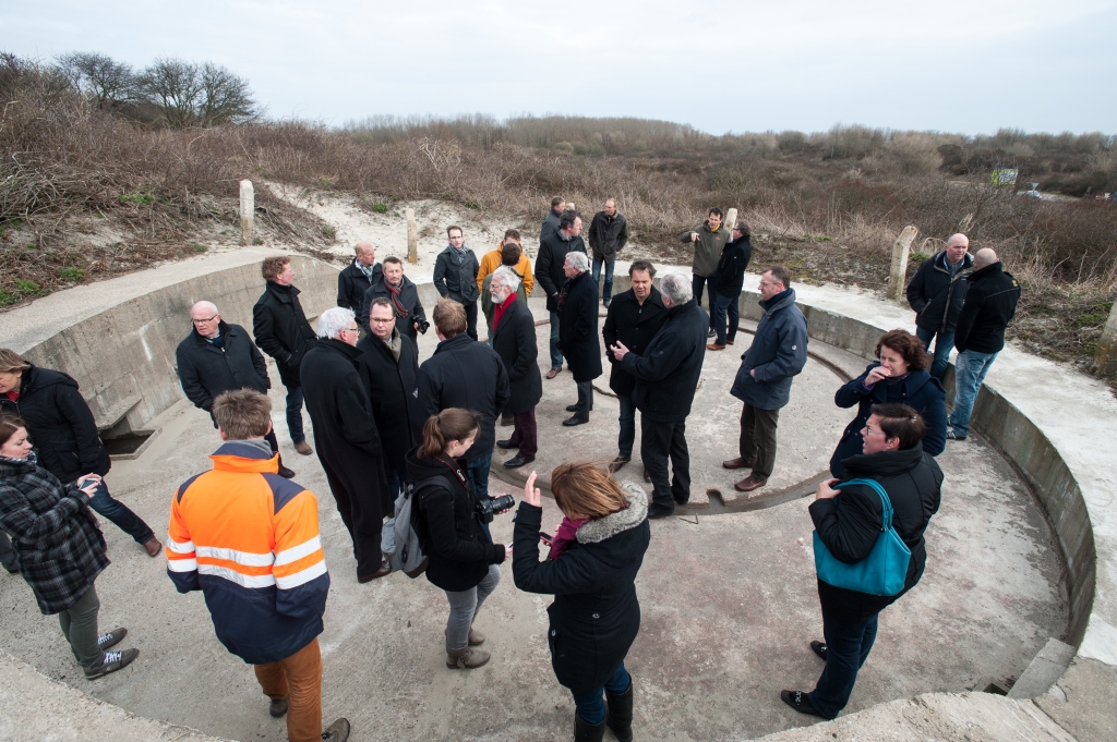 Uitleg van Stichting WO2GO tijdens de Bunkerroute op recreatiegebied De Punt (fFoto: Wim van Vossen Fotografie)