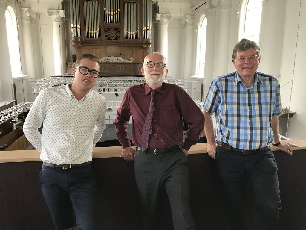 De drie organisten, v.l.n.r.: Marien Stouten, Mar van der Veer en Rinus Verhage.