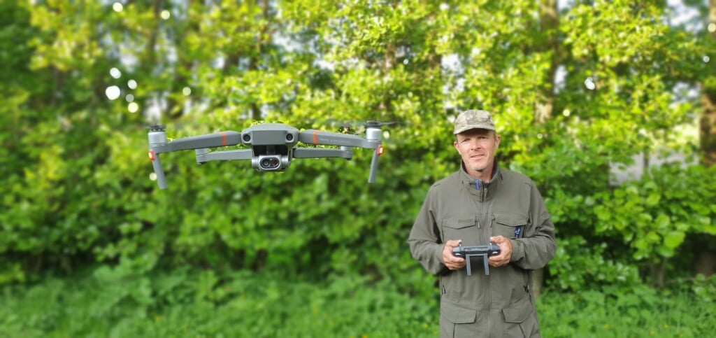 Boswachter Jan de Roon met zijn drone.
