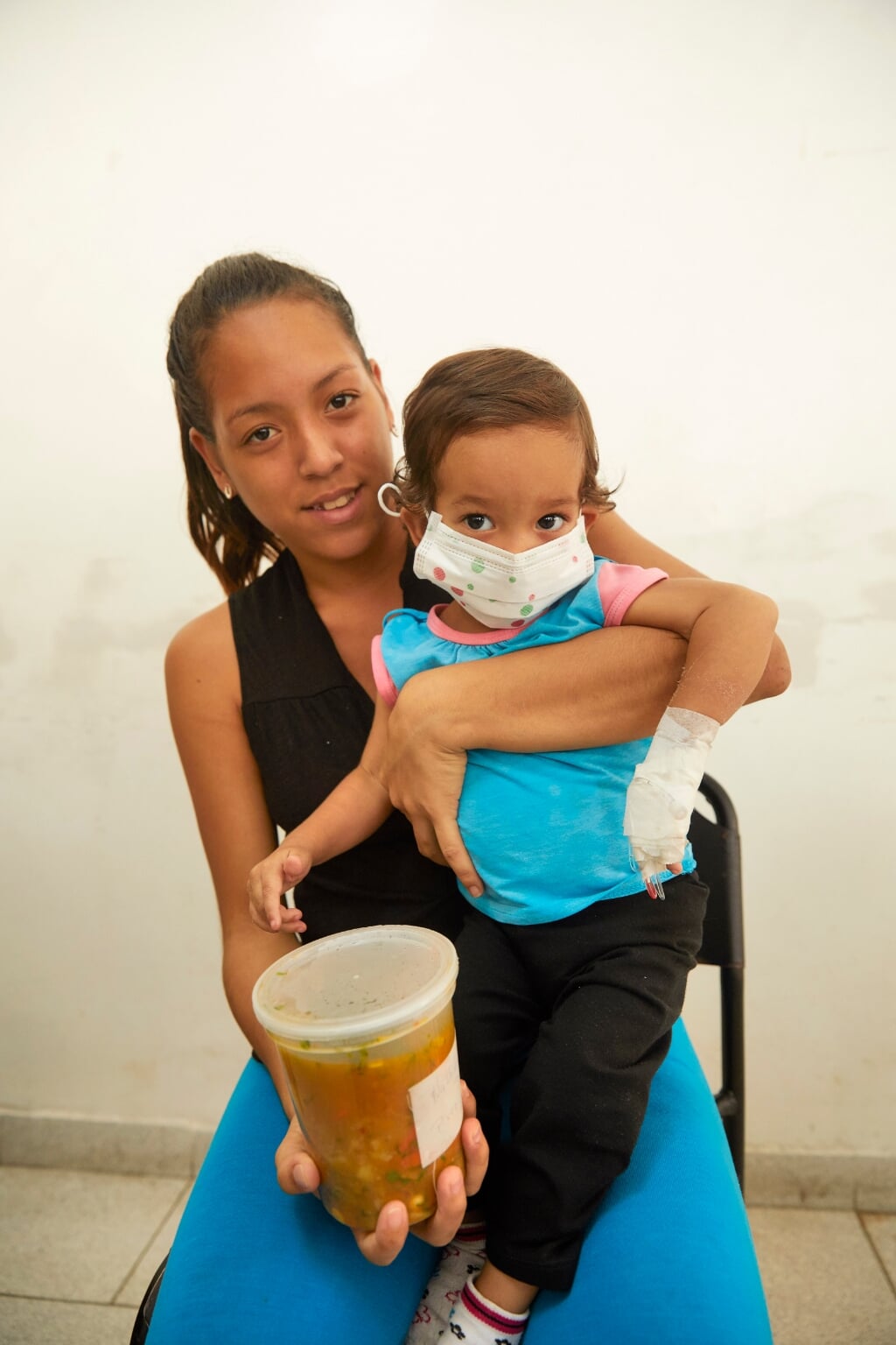Venezuela Caracas voedseluitdeling georganiseerd door 5 restaurants voor patiënten en hun kinderen. (Foto: Jaco Klamer)