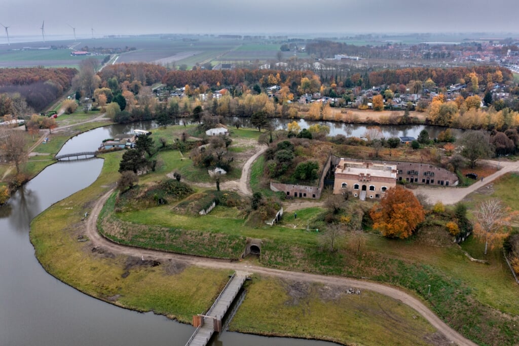 Fort Prins Frederik vanuit de lucht (Foto: Marc Bolsius).