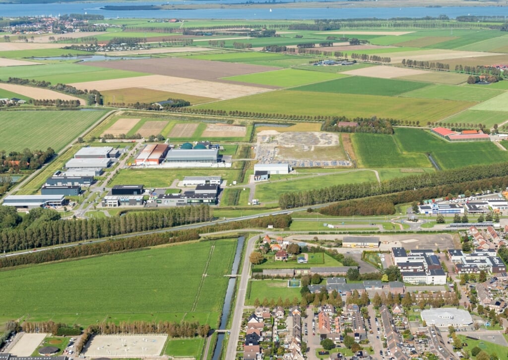 Het bedrijventerrein van Oude-Tonge (Foto: Topview Nederland).