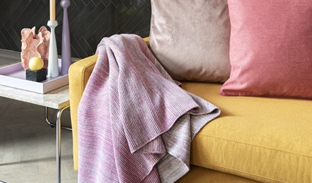 <p>Beursaanbieding: plaid bij aanschaf van Sofa.</p>