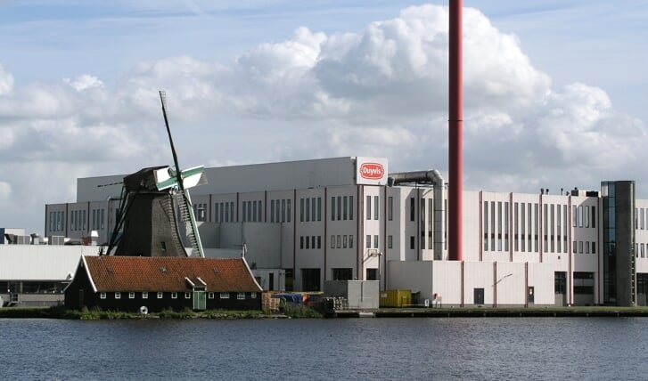 Mooi voorbeeld van hoe de Zaanse industrie evolueerde. Van meer dan duizend molens naar moderne fabrieken als die van Duyvis. De 'nootjesfabriek' is nog steeds een Zaans icoon.